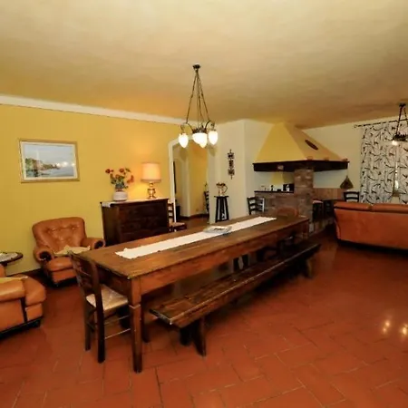 Villa Campoleone Sleeps 9 With Pool And Wifi