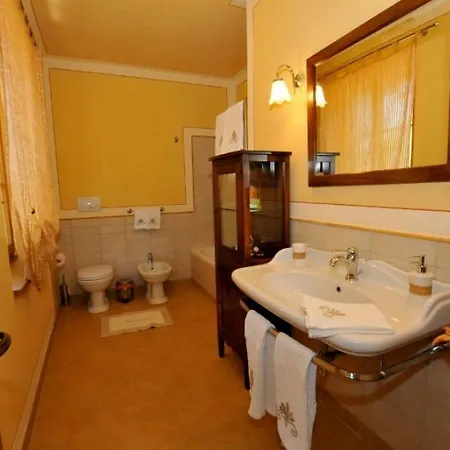 Villa Campoleone Sleeps 9 With Pool And Wifi Lucignano